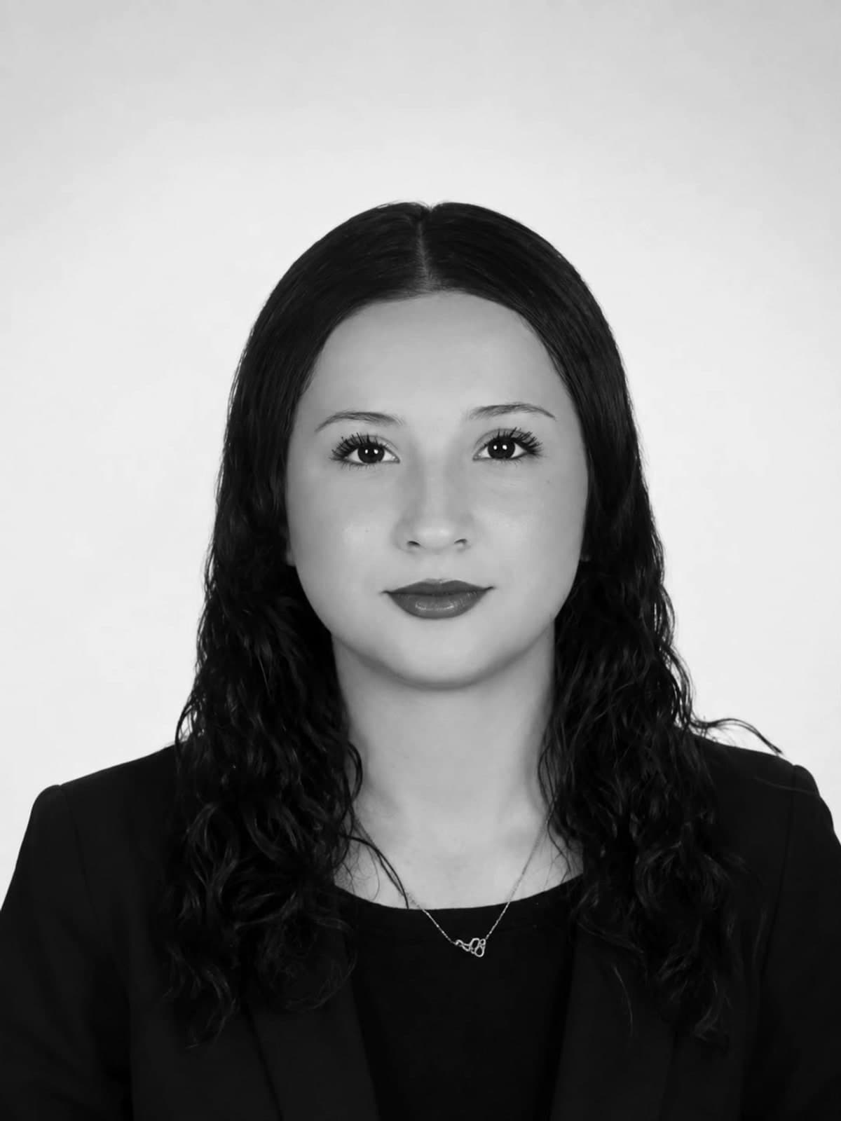 Dilara Dal · DMR Hair Studio ekibi